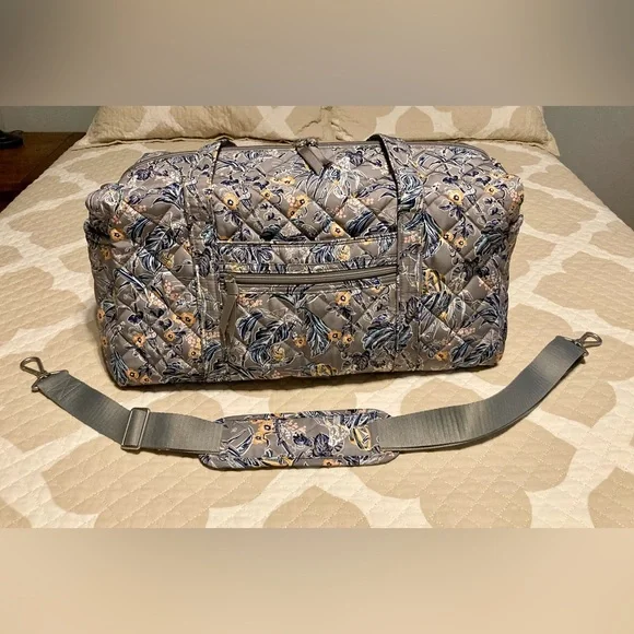 Vera Bradley duffle bag gray floral - Picture 8 of 8